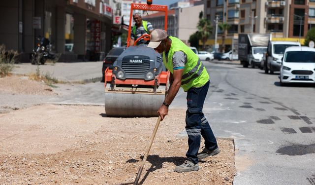 Bayraklı’da yollar yenileniyor, mahalleler güzelleşiyor
