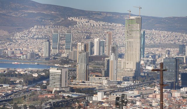 Bayraklı'daki "Gökdelenler bölgesi"ne kat sınırı getirilecek!