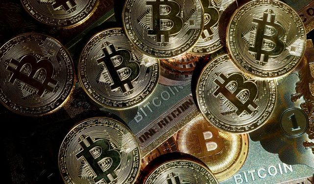 Bitcoin 4 haftanın en yüksek seviyesine ulaştı: Trump'ın kararı fiyatları uçurdu!