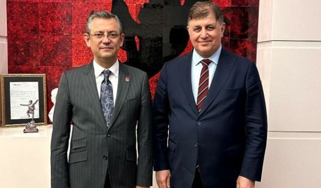 İzmir siyasetinde gerilim tırmandı! Tugay-Özel hattında küfürlü mesaj iddiası!