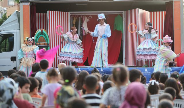 Karabağlar’da sahne çocukların!