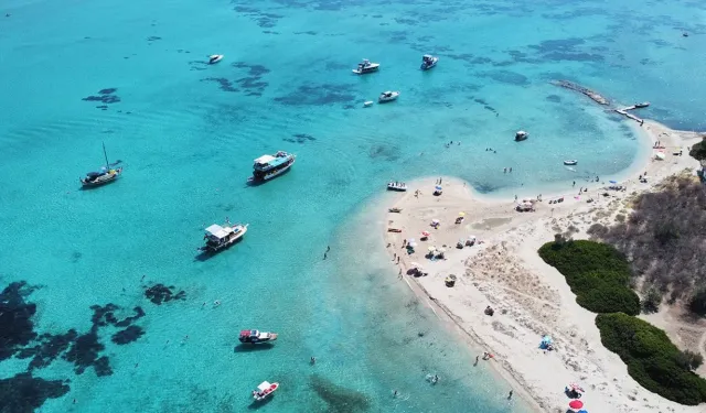 Phuket ya da Maldivler değil, İzmir’in kıyısında adeta bir doğa mucizesi…