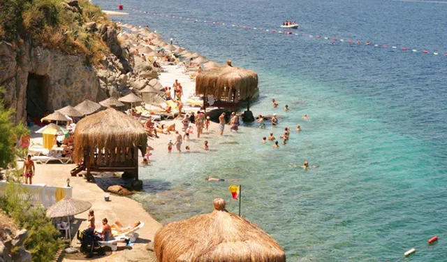 İzmir'de kalabalıktan kaçanların yeni gözdesi: Cam gibi deniz, yeşilliklerle sarılı bir sessizlik adası!