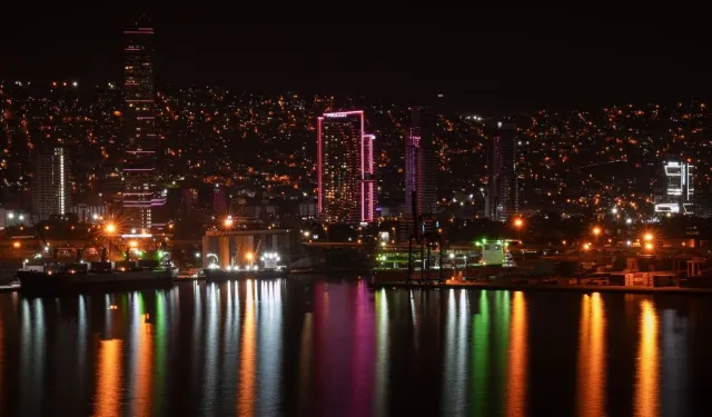 İzmir geceleri büyülüyor: Bu kareleri görmeden uyuma!