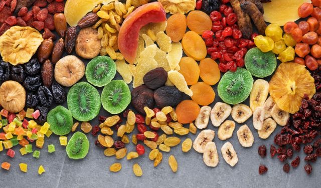 Taze meyve mi, kuru meyve mi? Gizli kalori ve vitamin farklarıyla karar verin