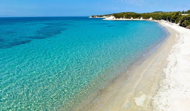 Sapsarı plajı, çarşaf gibi deniziyle İspanya kıyılarını aratmıyor! İzmir'in en güzel halk plajı olarak gösteriliyor