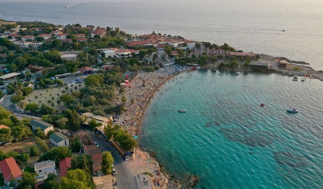 Seferihisar'ın Mavi Bayraklı plajında çevre şenliği