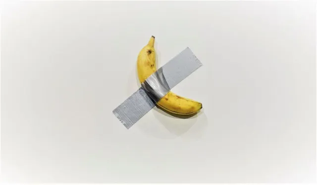 Sergiye gelen bir ziyaretçi, 6,2 milyon dolarlık sanat eserini yedi!
