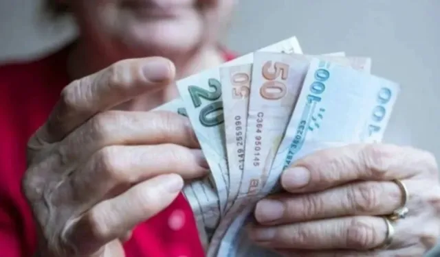 Emekliye çifte zam: Maaşlar arttı, promosyonlar 25 bin TL'ye ulaştı!
