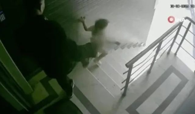 3 yaşındaki kızını tekmeleyip merdivenden atmıştı! Baba hakkında flaş gelişme