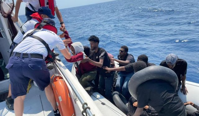İzmir’de deniz ve kara operasyonu! 28 göçmen yakalandı