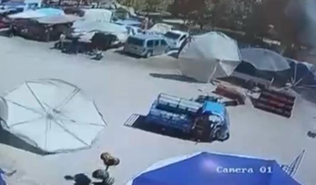 Pazar yerinde korkunç kaza! Hamile kadın şemsiyenin altında kaldı