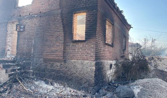 Orman yangını sonrası ağır hasar: Bir köyde 43 yapı etkilendi