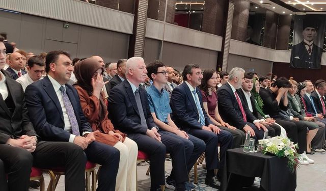 YKS şampiyonlarına destek: Ömür boyu burs müjdesi verildi