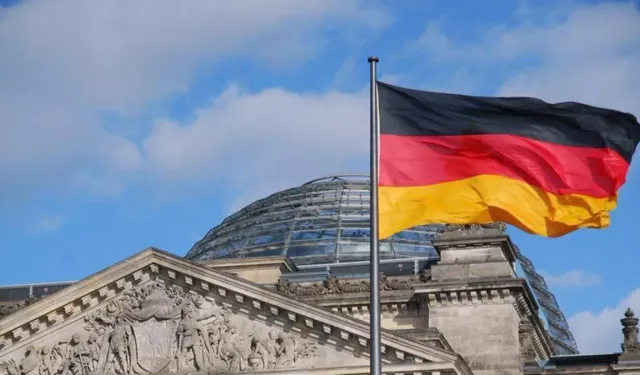 Berlin’de katliam gibi kaza! Araç kalabalığın arasına daldı