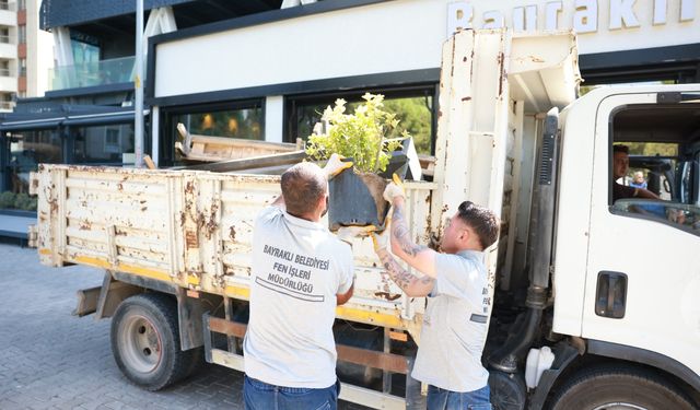 Bayraklı’da kaldırım işgallerine sıkı denetim