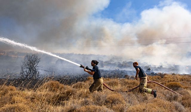 Buca ve Aliağa’daki yangınlar saatler süren çalışmayla kontrol altında