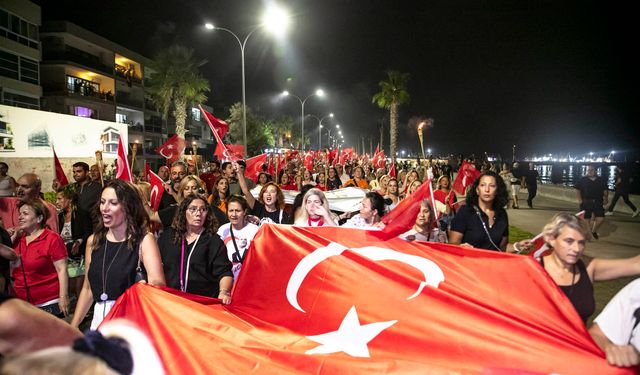 Güzelbahçe’de 30 Ağustos coşkusu meşalelerle taçlandı