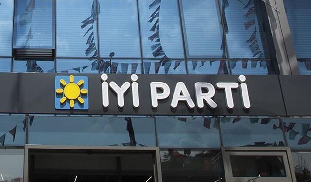 İYİ Parti’de kurultay: Müsavat Dervişoğlu yeniden genel başkan seçildi