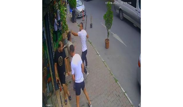 Telefon tamiri kabusa döndü: Demir sopalarla sokak savaşı!