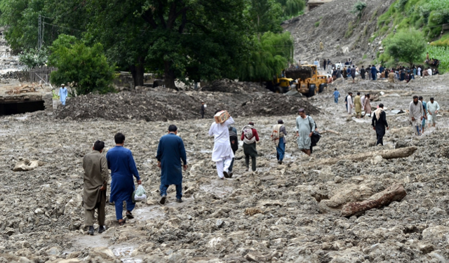 Pakistan’da yağmur değil felaket yağdı: 299 can kaybı