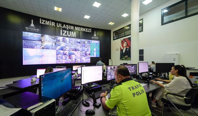 İzmir’de okul günü trafiği İZUM’un takibinde