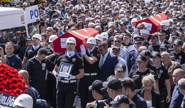 İzmir şehitlerini dualarla son yolculuklarına uğurladı