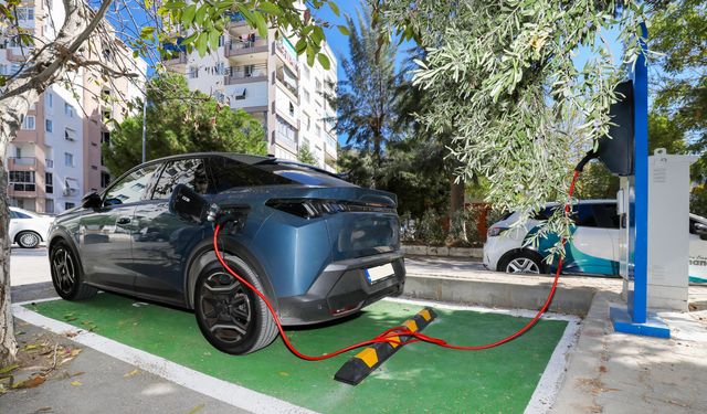 Temiz ve sessiz Narlıdere için elektrikli araç şarj ağı genişliyor
