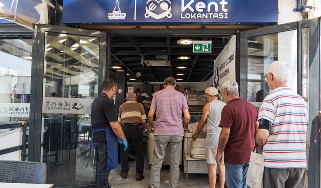 Başkan Tugay’ın vaadi gerçek oldu: Kent Lokantaları dolup taşıyor