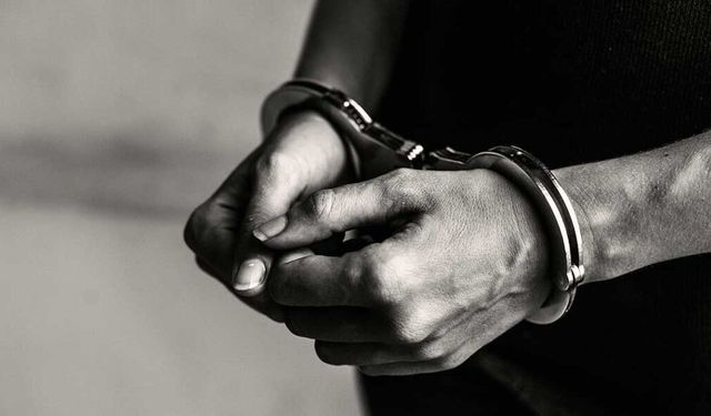 İzmir’de firari avı! 35 yıl hapisle aranan 2 hükümlü yakalandı