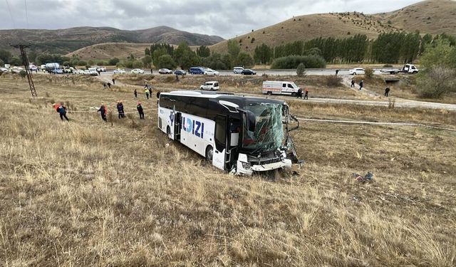 Son dakika! Otobüs ile tır çarpıştı: Çok sayıda yaralı var