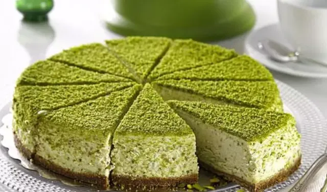 Ispanakla pasta olur mu demeyin! İlk dilimde fikir değiştiriyor