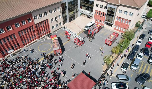 Okul kantininde yangın! Öğrenciler tahliye ediliyor