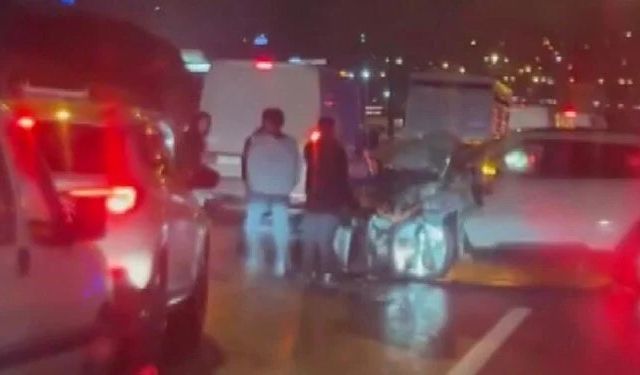 TEM’de feci zincirleme kaza: 17 araç hasar gördü
