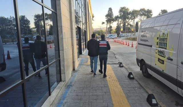 FETÖ’nün askeri yapılanmasına darbe: İzmir merkezli 16 ilde 35 gözaltı