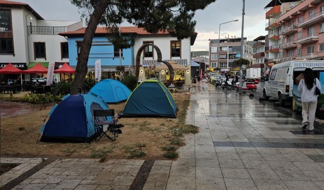 Depremin yaraları sarılmadan yağmur çadırları vurdu!