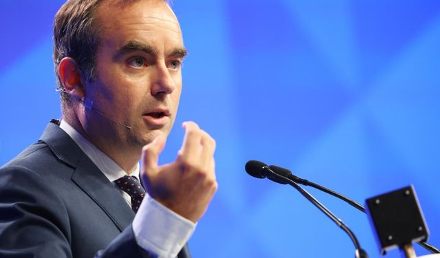 Macron’dan tarihi hamle: Yeni Başbakan açıklandı