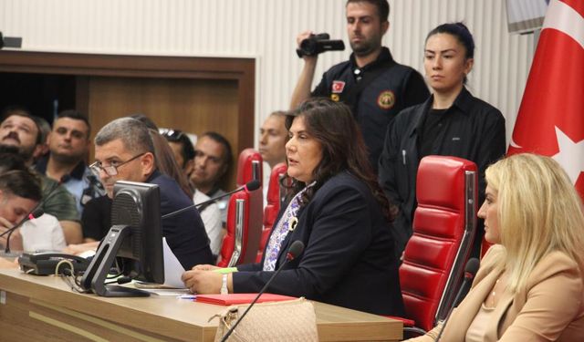 Özlem Çerçioğlu'ndan şok karar: Toplantı ertelendi