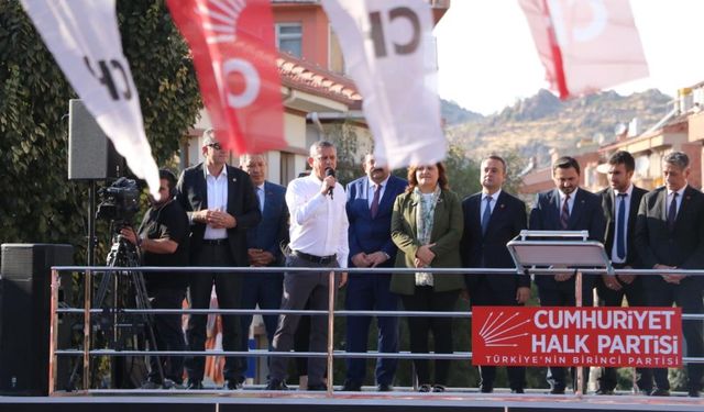 Mansur Yavaş'a siyasi operasyon:  Özel'den çarpıcı tepki
