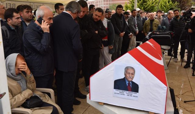 Duygu dolu anlar: Ünlü Şair Yavuz Bülent Bakiler’e son veda!