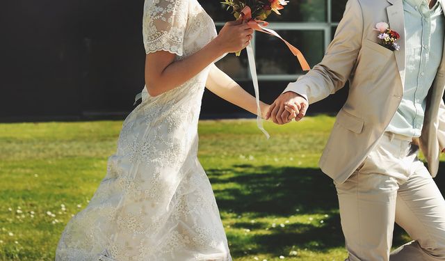 Düğünde dans ederken öldü! Genç damat yere yığıldı