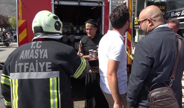 Yangına ilk koşan kahraman şef!