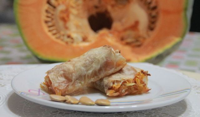 Bir dilimle mutluluk garantisi: Bal kabaklı börek tarifi