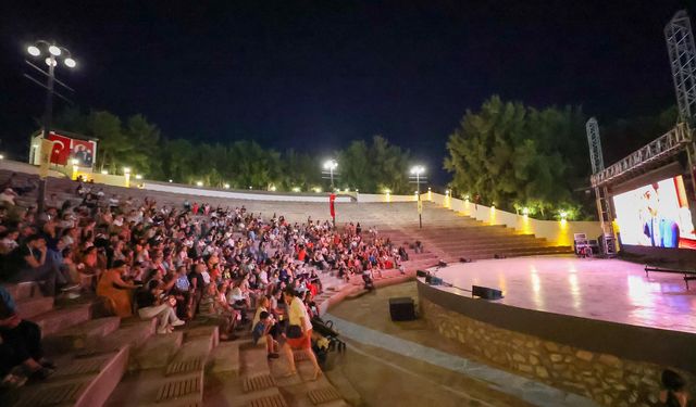 Minik Bucalılar, Atatürk’ün çocukluğunu sinemada izledi