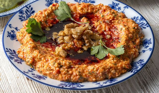 Misafirleri şaşırtacak hafif ve lezzetli meze tarifi