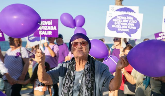 Güzelbahçe mor ışıklara büründü! Herkes bu etkinliği konuşuyor