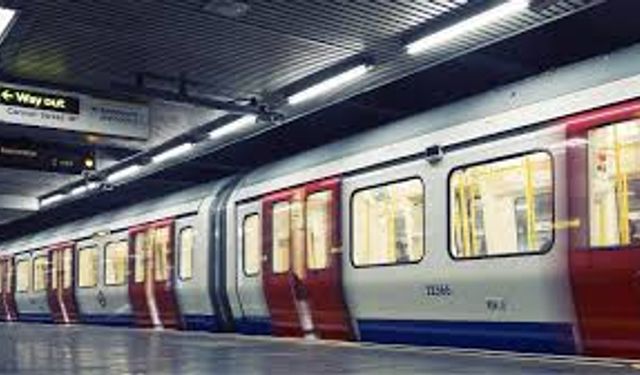 Londra’da ulaşım krizi: Metro grevi 3,7 milyon yolcuyu etkiledi