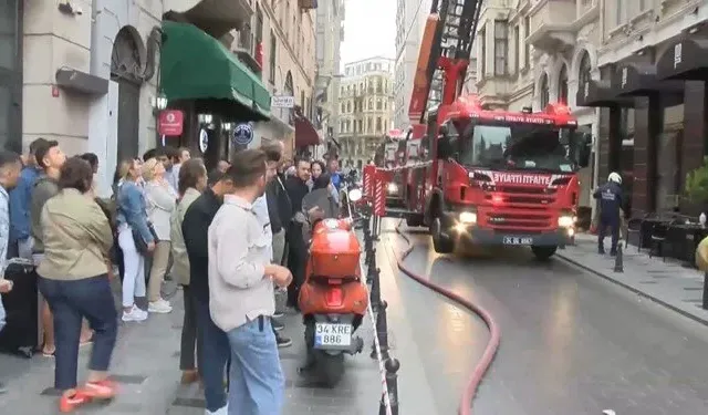İstanbul’da otel yangını: Misafirler tahliye ediliyor!