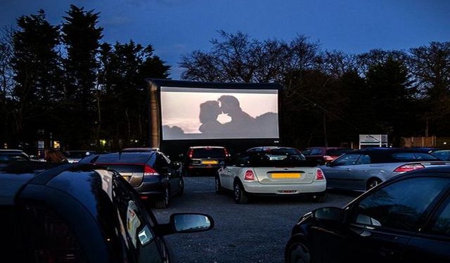 İzmir’de Araba Sineması heyecanı başlıyor! Bu filmler kaçmaz