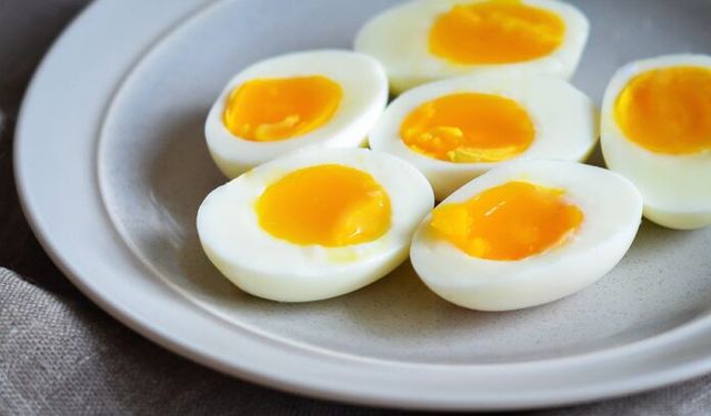 Yumurtayı yıllardır yanlış haşlıyormuşuz! Şeflerin gizli tekniği ortaya çıktı
